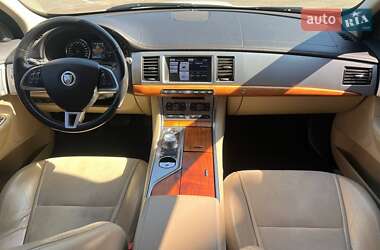Седан Jaguar XF 2012 в 