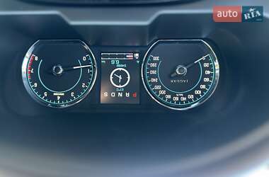 Седан Jaguar XF 2012 в 