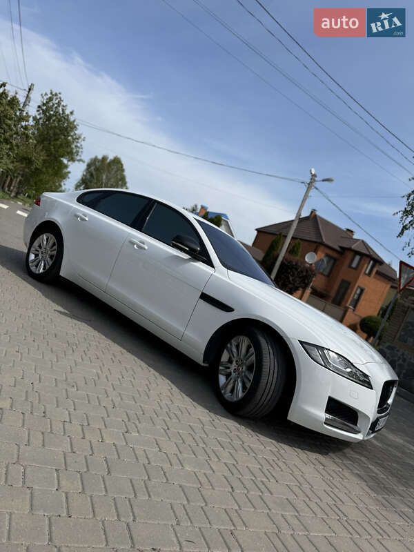 Седан Jaguar XF 2016 в Кропивницком