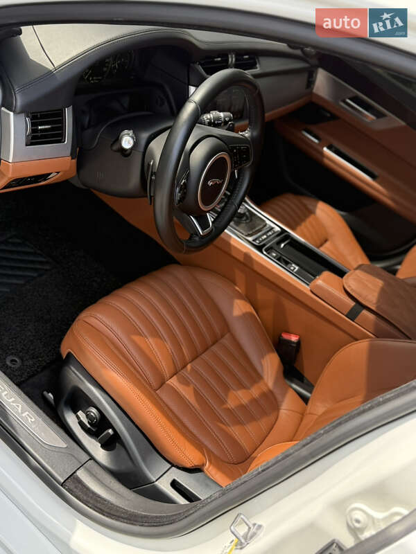 Седан Jaguar XF 2016 в Кропивницком