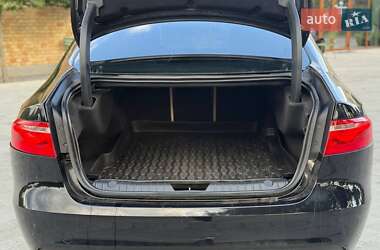 Седан Jaguar XF 2017 в 