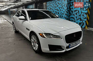 Седан Jaguar XF 2017 в 