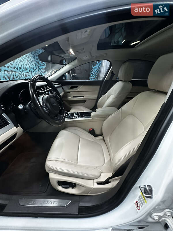 Седан Jaguar XF 2017 в Києві