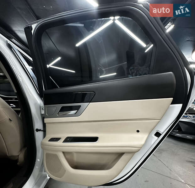 Седан Jaguar XF 2017 в Києві