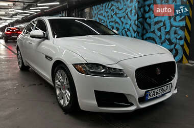 Седан Jaguar XF 2017 в 