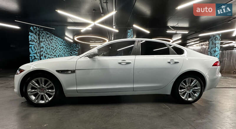 Седан Jaguar XF 2017 в Києві