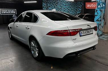 Седан Jaguar XF 2017 в 