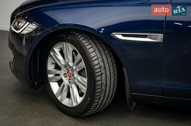 Седан Jaguar XF 2016 в 