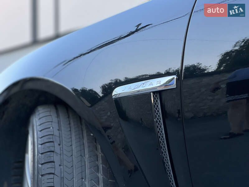 Седан Jaguar XF 2014 в Тернополі