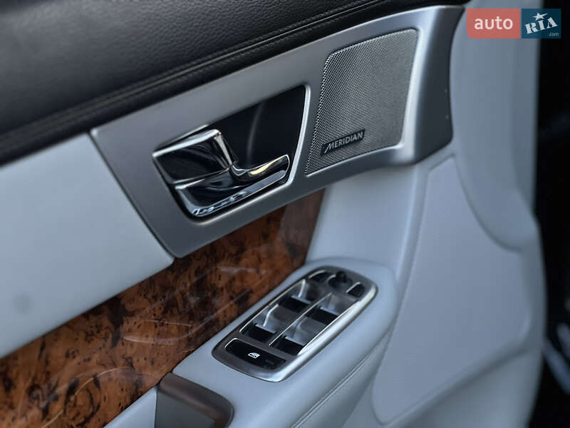 Седан Jaguar XF 2014 в Тернополі