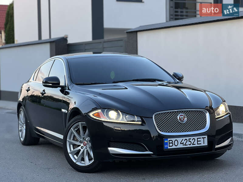 Седан Jaguar XF 2014 в Тернополі