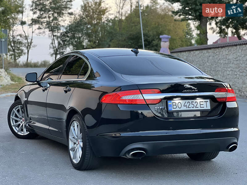Седан Jaguar XF 2014 в Тернополі