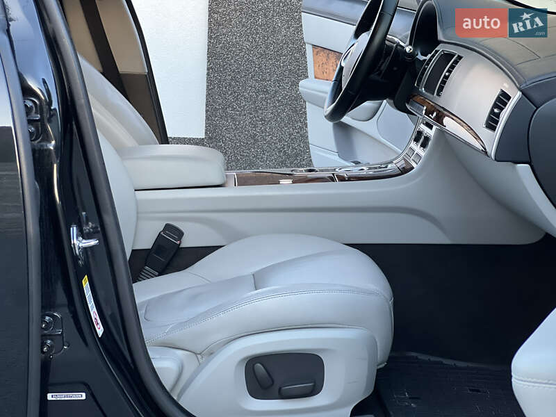 Седан Jaguar XF 2014 в Тернополі