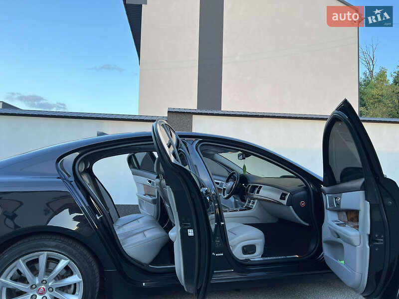 Седан Jaguar XF 2014 в Тернополі