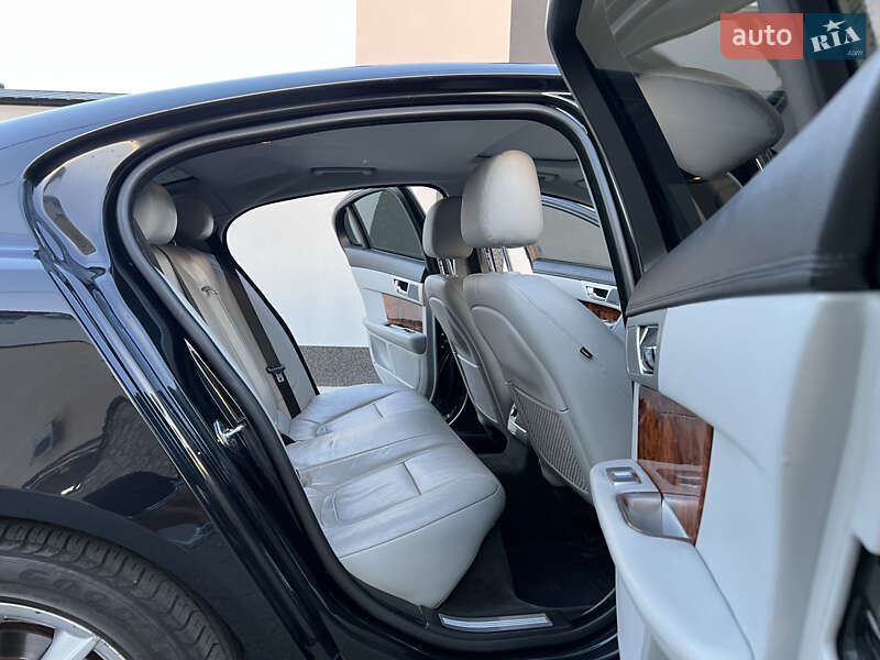 Седан Jaguar XF 2014 в Тернополі