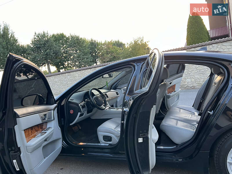 Седан Jaguar XF 2014 в Тернополі