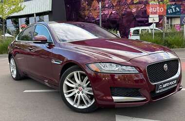 Седан Jaguar XF 2016 в Киеве