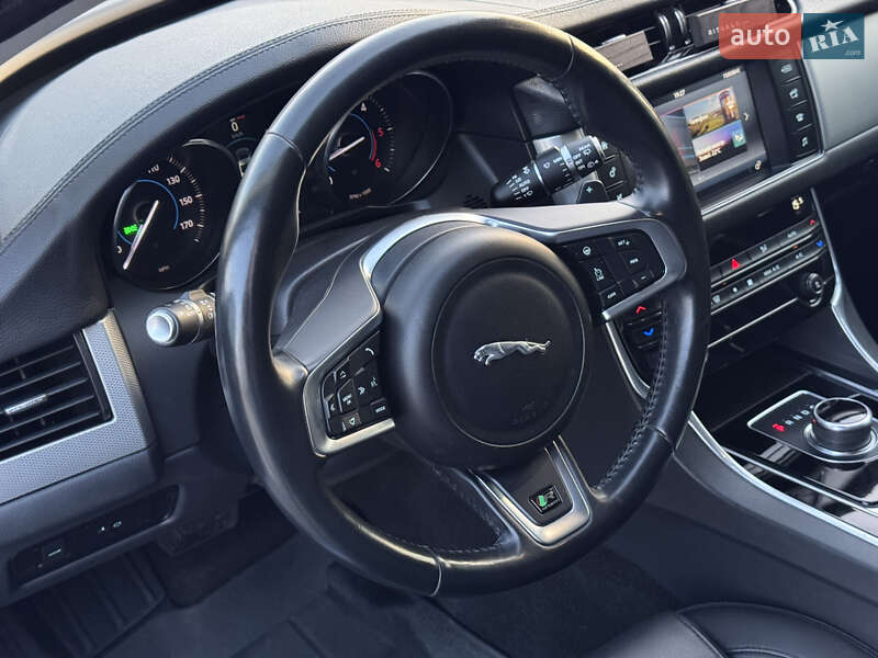 Седан Jaguar XF 2016 в Ивано-Франковске