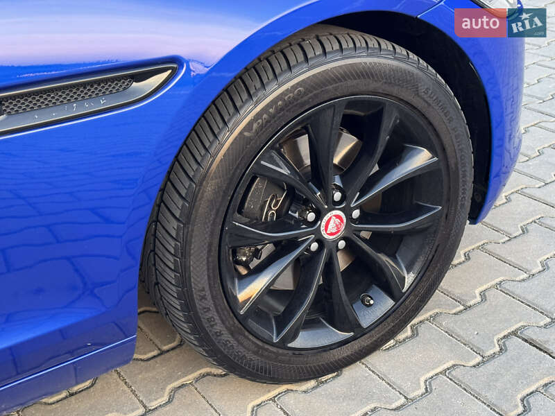 Седан Jaguar XF 2016 в Ивано-Франковске