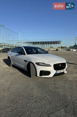Седан Jaguar XF 2016 в 