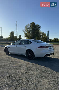 Седан Jaguar XF 2016 в 