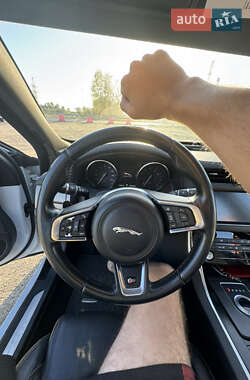 Седан Jaguar XF 2016 в 