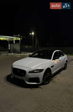 Седан Jaguar XF 2016 в 
