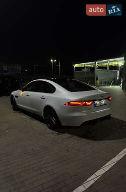 Седан Jaguar XF 2016 в 