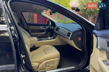 Седан Jaguar XF 2013 в 