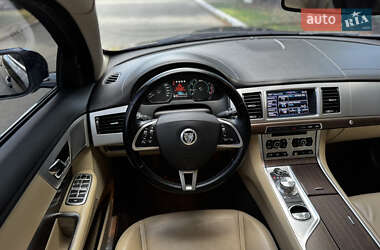 Седан Jaguar XF 2013 в 