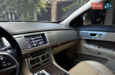 Седан Jaguar XF 2013 в 