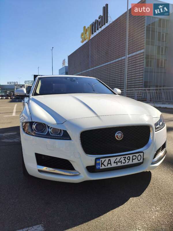 Седан Jaguar XF 2017 в Киеве