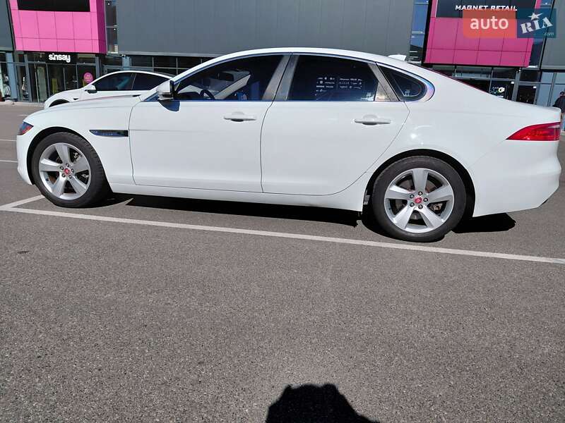 Седан Jaguar XF 2017 в Киеве