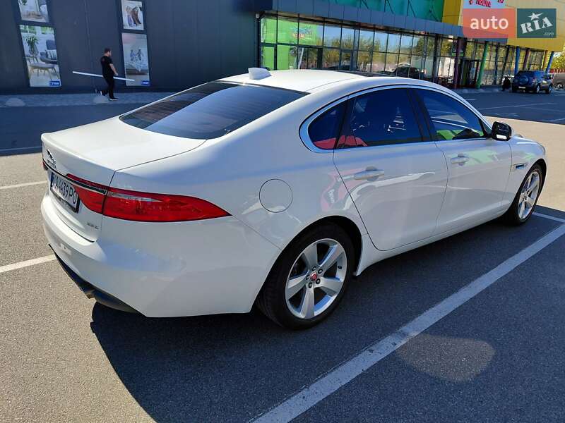Седан Jaguar XF 2017 в Киеве