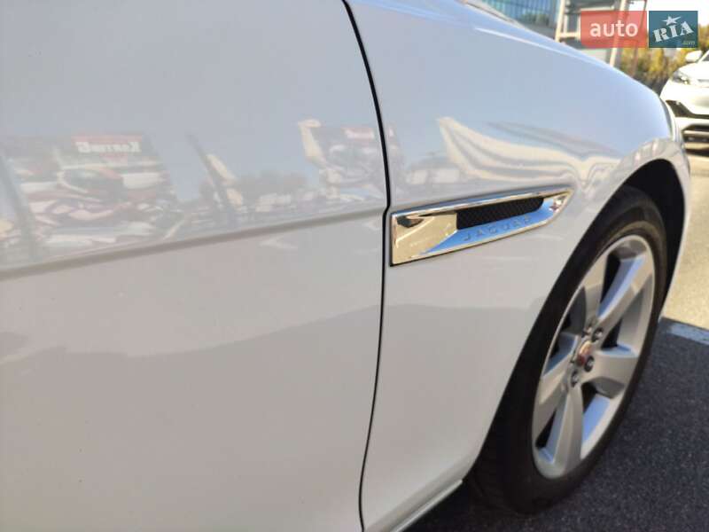 Седан Jaguar XF 2017 в Киеве