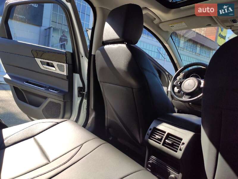 Седан Jaguar XF 2017 в Киеве