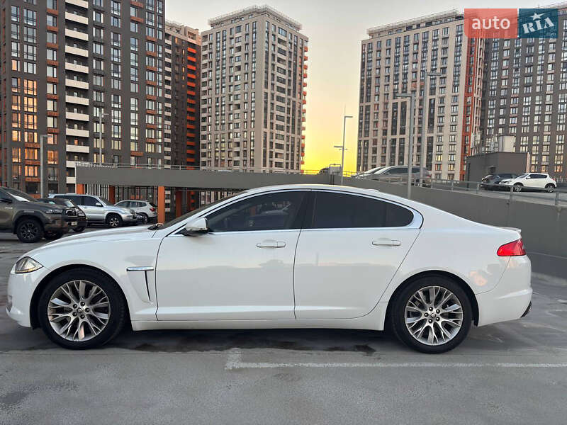 Седан Jaguar XF 2012 в Киеве