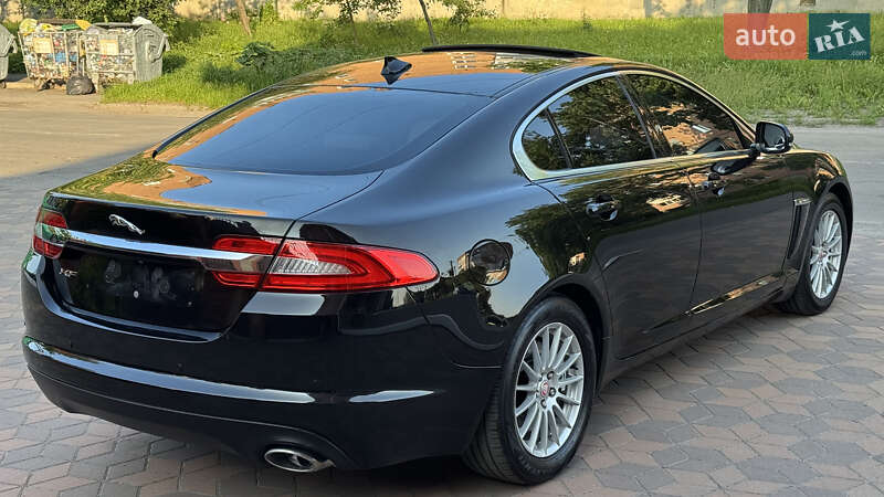 Седан Jaguar XF 2014 в Киеве