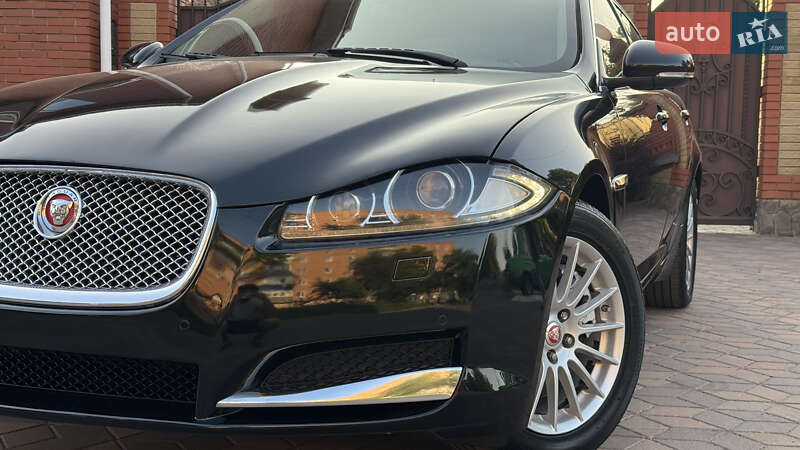 Седан Jaguar XF 2014 в Киеве