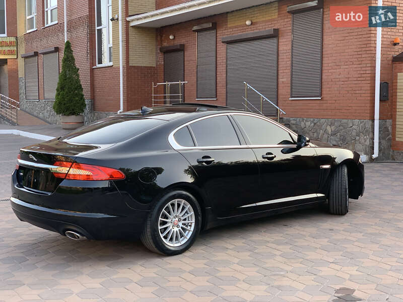 Седан Jaguar XF 2014 в Киеве