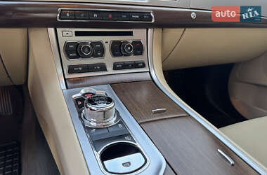 Седан Jaguar XF 2014 в 