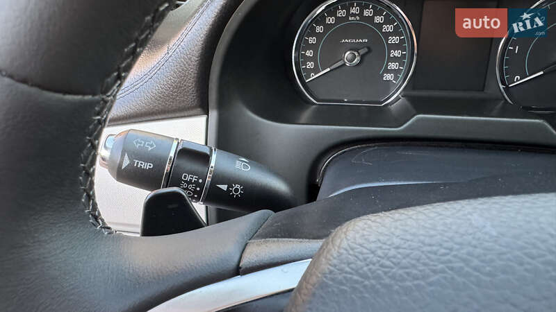 Седан Jaguar XF 2014 в Киеве