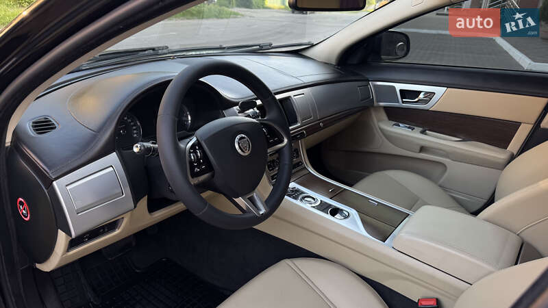Седан Jaguar XF 2014 в Киеве