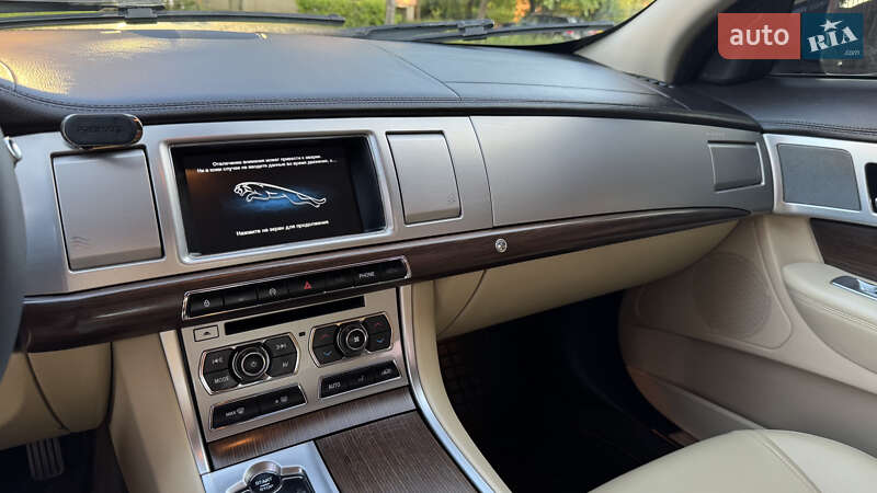 Седан Jaguar XF 2014 в Киеве