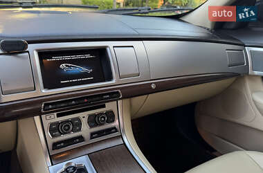 Седан Jaguar XF 2014 в 