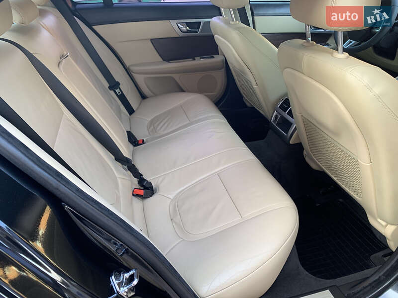 Седан Jaguar XF 2014 в Киеве