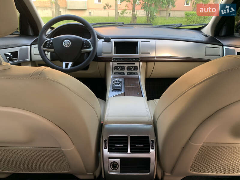 Седан Jaguar XF 2014 в Киеве