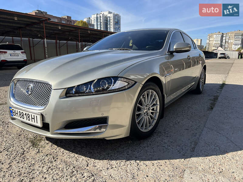 Jaguar XF 2012