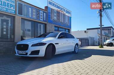 Седан Jaguar XF 2016 в 