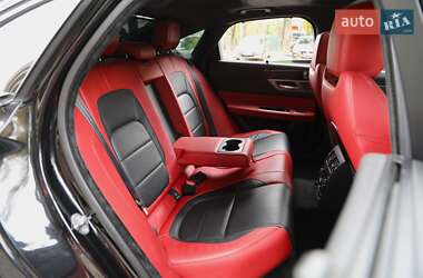 Седан Jaguar XF 2015 в 